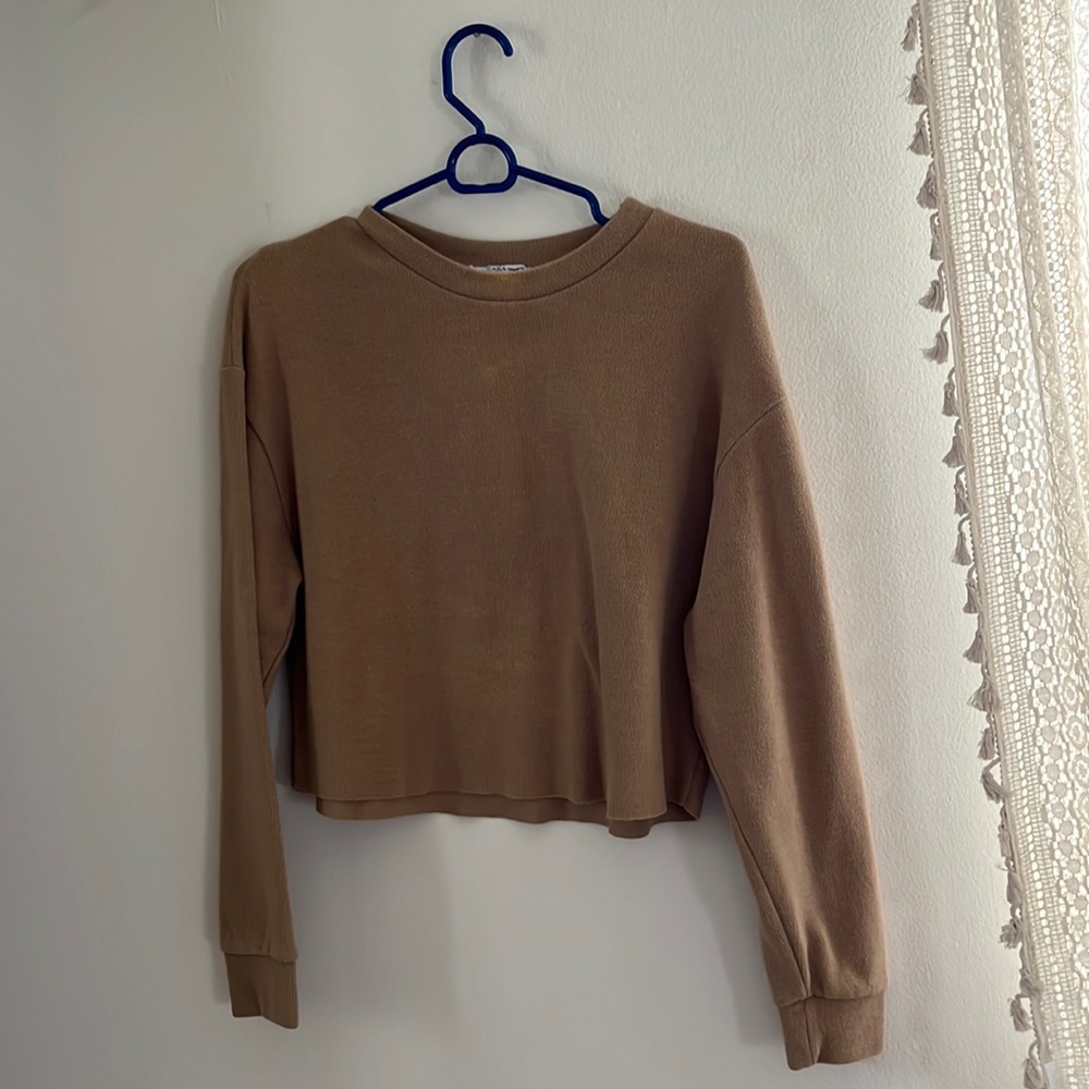 cute cropped zara sweater. size medium, color is tan.